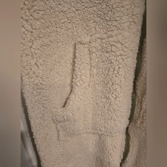 Free People Cozy Cream Sherpa Long Hooded Coat W/ Army Green 2way Zipper. Size S - Picture 7 of 9